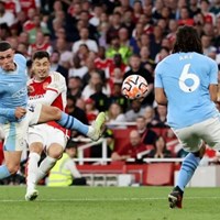 Cesc Fabregas chỉ thẳng tỷ số trận Man City vs Arsenal
